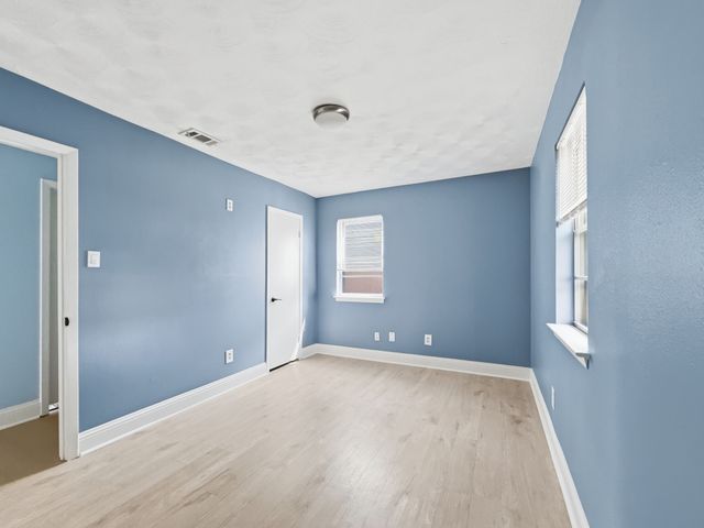 617 Rosewood Hills Drive, Garland, TX 75040