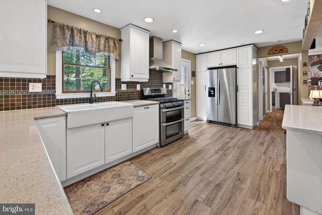 17 SHERWOOD DR, Medford, NJ 08055