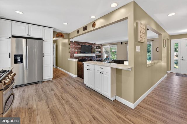 17 SHERWOOD DR, Medford, NJ 08055
