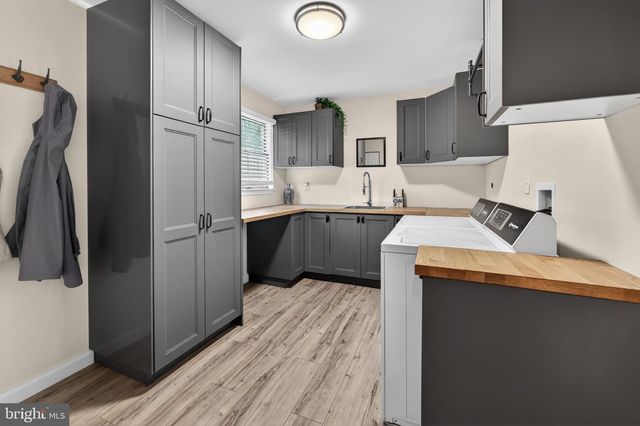 17 SHERWOOD DR, Medford, NJ 08055
