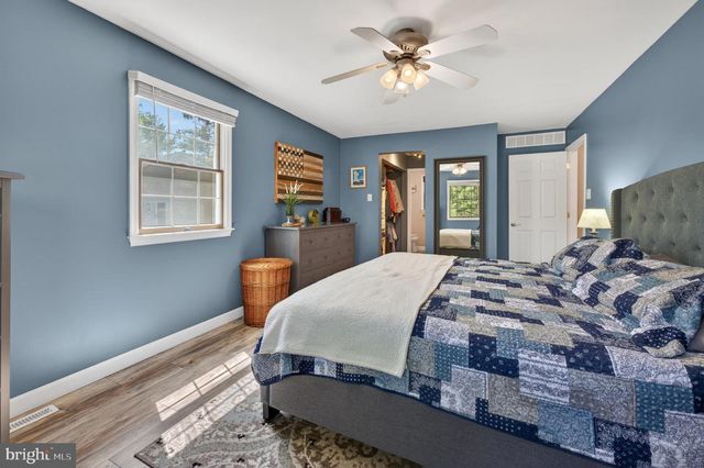 17 SHERWOOD DR, Medford, NJ 08055
