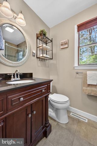 17 SHERWOOD DR, Medford, NJ 08055