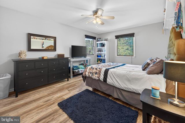 17 SHERWOOD DR, Medford, NJ 08055