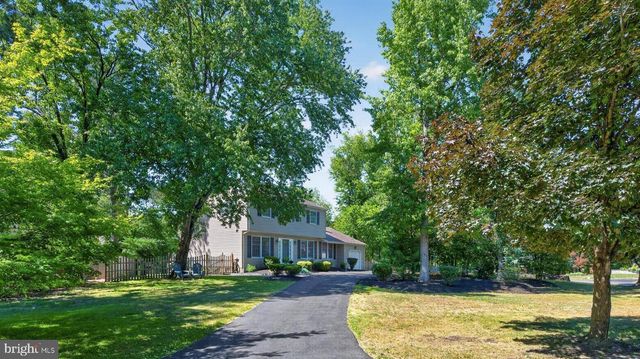 17 SHERWOOD DR, Medford, NJ 08055