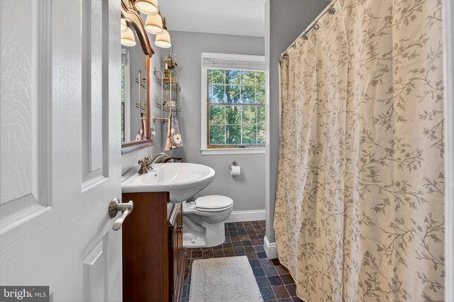 17 SHERWOOD DR, Medford, NJ 08055