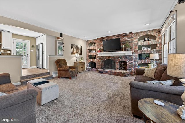 17 SHERWOOD DR, Medford, NJ 08055
