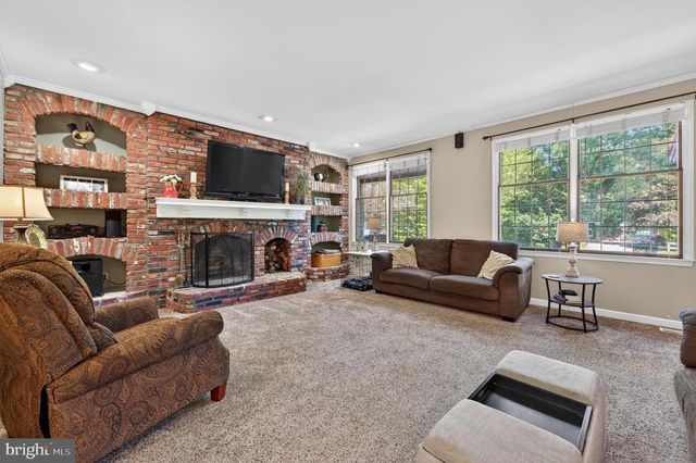 17 SHERWOOD DR, Medford, NJ 08055