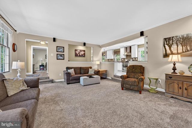 17 SHERWOOD DR, Medford, NJ 08055