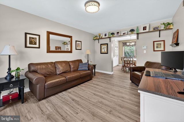 17 SHERWOOD DR, Medford, NJ 08055