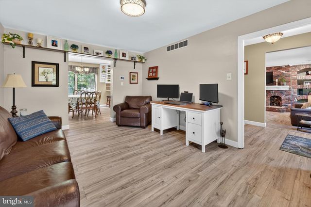 17 SHERWOOD DR, Medford, NJ 08055