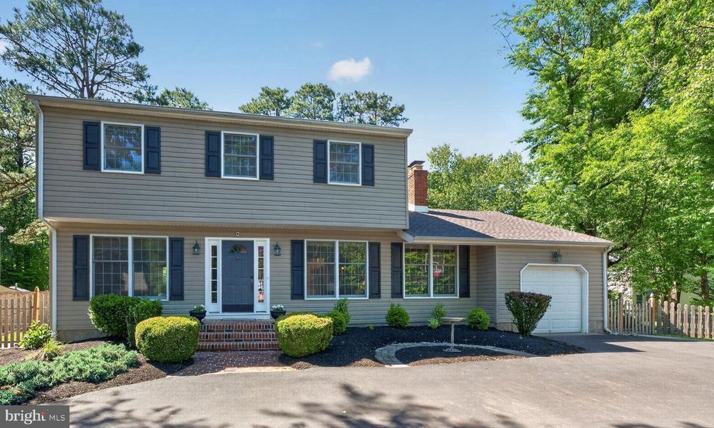 17 SHERWOOD DR, Medford, NJ 08055
