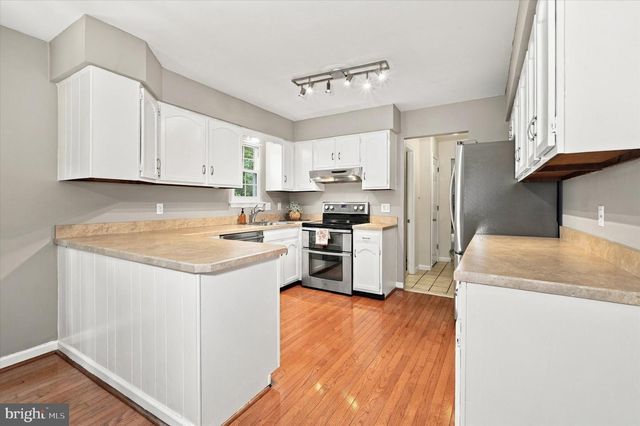 9 ROUND TREE CIR, Hockessin, DE 19707
