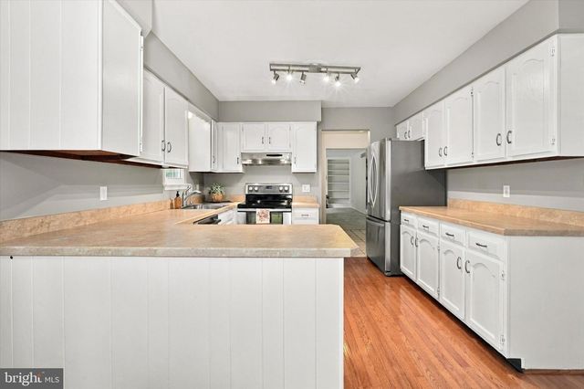 9 ROUND TREE CIR, Hockessin, DE 19707