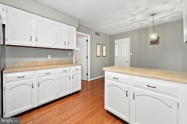 9 ROUND TREE CIR, Hockessin, DE 19707