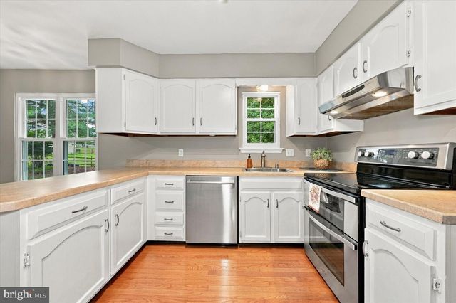 9 ROUND TREE CIR, Hockessin, DE 19707