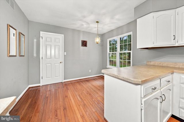 9 ROUND TREE CIR, Hockessin, DE 19707