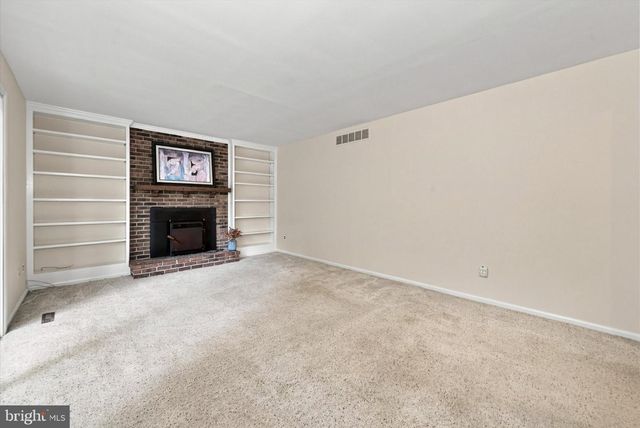 9 ROUND TREE CIR, Hockessin, DE 19707