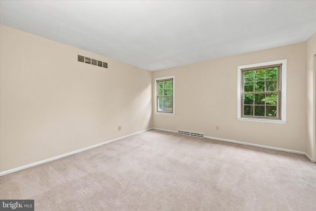 9 ROUND TREE CIR, Hockessin, DE 19707
