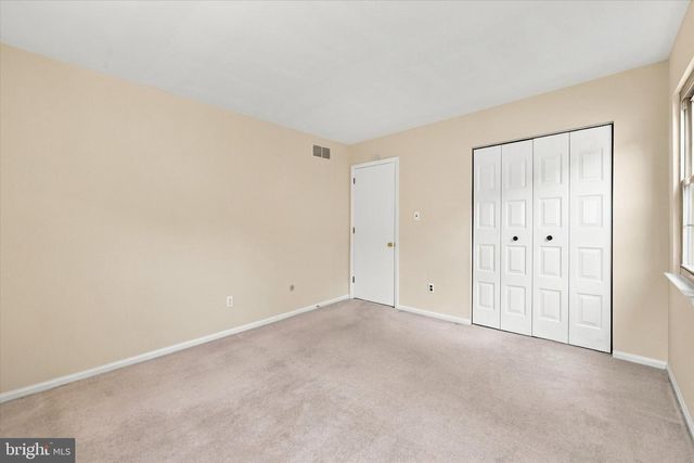9 ROUND TREE CIR, Hockessin, DE 19707