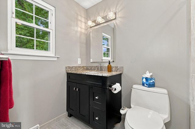 9 ROUND TREE CIR, Hockessin, DE 19707