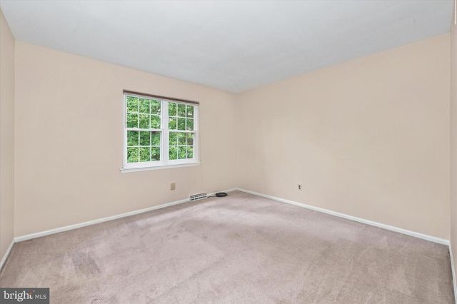9 ROUND TREE CIR, Hockessin, DE 19707