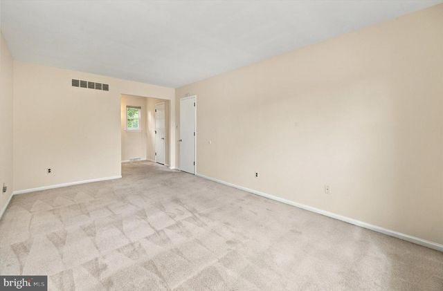 9 ROUND TREE CIR, Hockessin, DE 19707