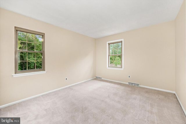 9 ROUND TREE CIR, Hockessin, DE 19707