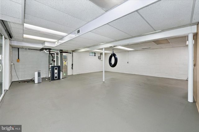 9 ROUND TREE CIR, Hockessin, DE 19707