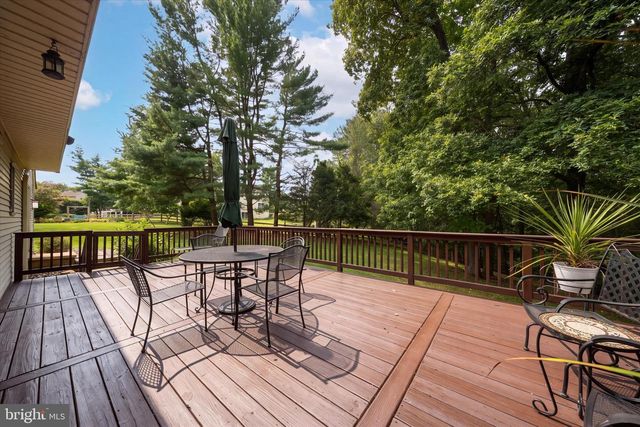 9 ROUND TREE CIR, Hockessin, DE 19707