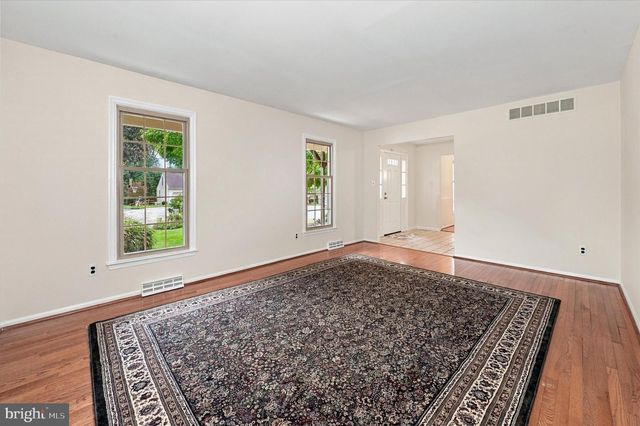9 ROUND TREE CIR, Hockessin, DE 19707