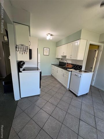 16444 Terrace Ct, Roseville, MI 48066