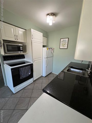 16444 Terrace Ct, Roseville, MI 48066