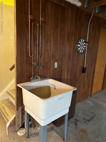 16444 Terrace Ct, Roseville, MI 48066