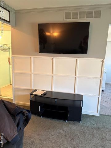 16444 Terrace Ct, Roseville, MI 48066