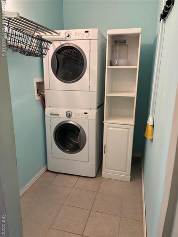 16444 Terrace Ct, Roseville, MI 48066