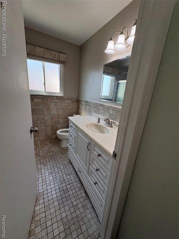 16444 Terrace Ct, Roseville, MI 48066