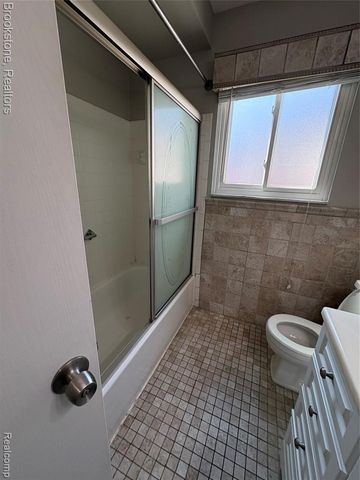 16444 Terrace Ct, Roseville, MI 48066