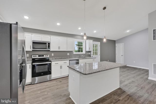643 PINE RIDGE DR, Front Royal, VA 22630