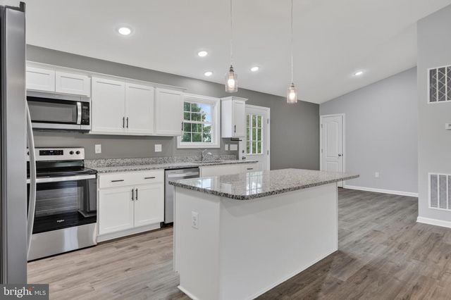 643 PINE RIDGE DR, Front Royal, VA 22630