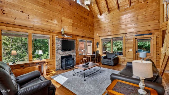 1123 Towering Oaks Drive, Sevierville, TN 37876