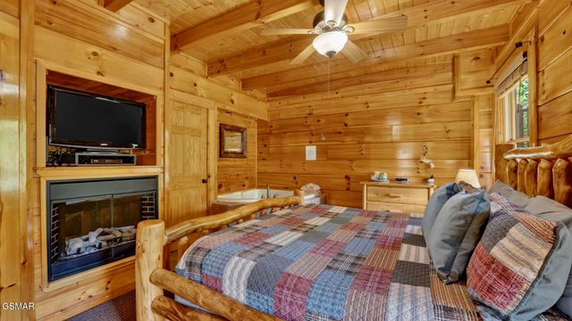1123 Towering Oaks Drive, Sevierville, TN 37876