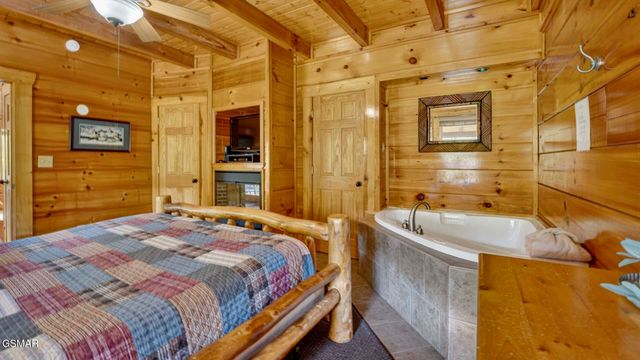 1123 Towering Oaks Drive, Sevierville, TN 37876