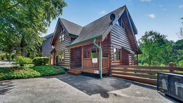 1123 Towering Oaks Drive, Sevierville, TN 37876