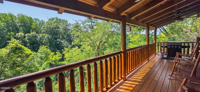1123 Towering Oaks Drive, Sevierville, TN 37876