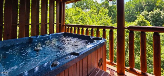 1123 Towering Oaks Drive, Sevierville, TN 37876