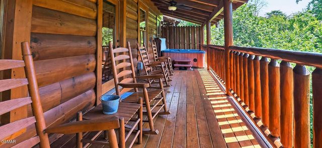 1123 Towering Oaks Drive, Sevierville, TN 37876