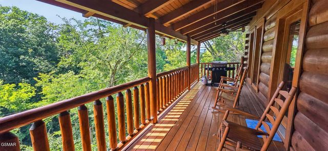 1123 Towering Oaks Drive, Sevierville, TN 37876