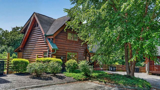 1123 Towering Oaks Drive, Sevierville, TN 37876
