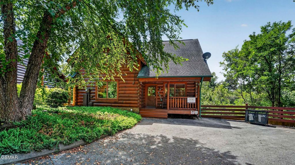 1123 Towering Oaks Drive, Sevierville, TN 37876
