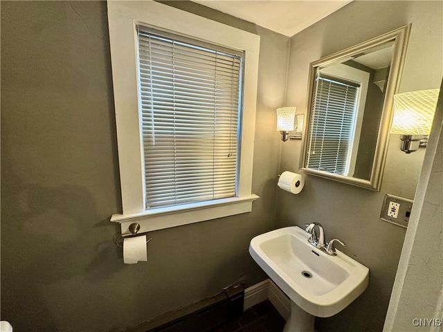 17 Pleasant Street, Utica, NY 13501